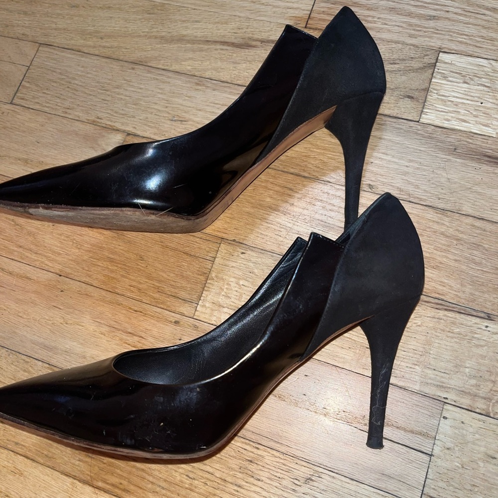 Authentic Chloé black leather and suede pumps